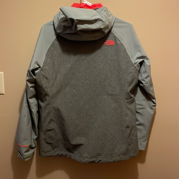 North Face Women’s Thermoball 3-in-1 Parka. Size Medium. Green/Pink - Picture 2 of 10